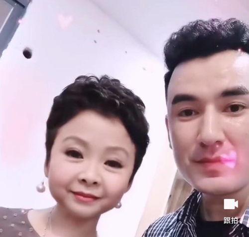 年轻男歌手爆料视频在线观看,独家爆料视频带你走进他的音乐世界
