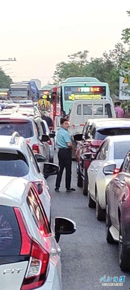 庐山路堵车最新爆料,最新堵车爆料,出行请注意绕行 第2张 庐山路堵车最新爆料,最新堵车爆料,出行请注意绕行 第2张
