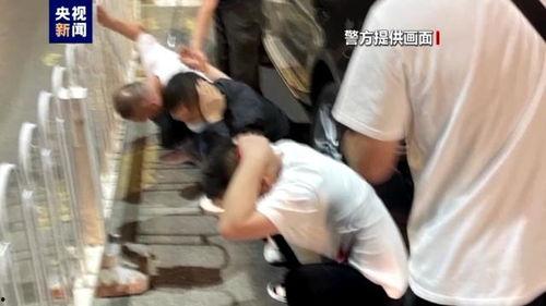 唐山打人爆料女记者视频,女记者勇敢曝光，现场视频引发社会关注