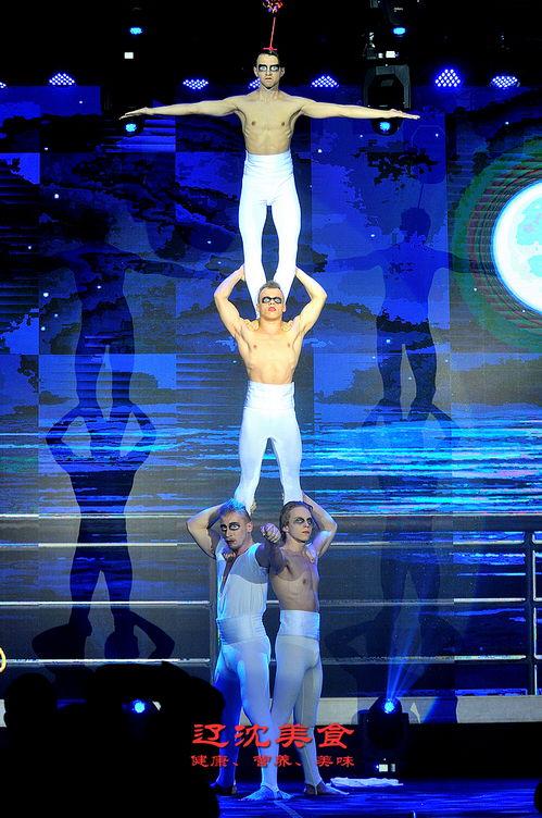 圣诞节杂技演员爆料视频