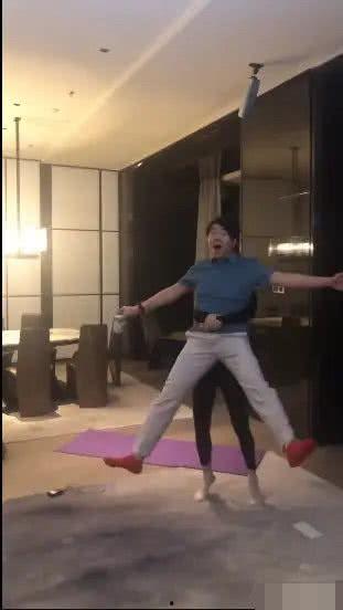 爆料劈叉女星是谁啊视频,网络热议“劈叉女星”身份之谜  第3张