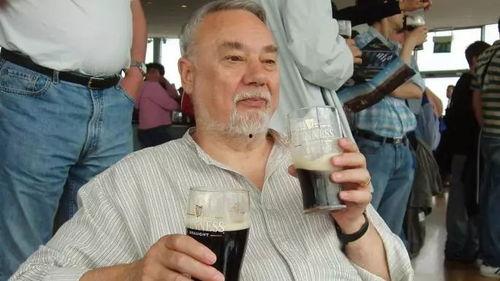 娱乐吃瓜酱17岁老人,娱乐吃瓜酱的奇幻旅程  第2张